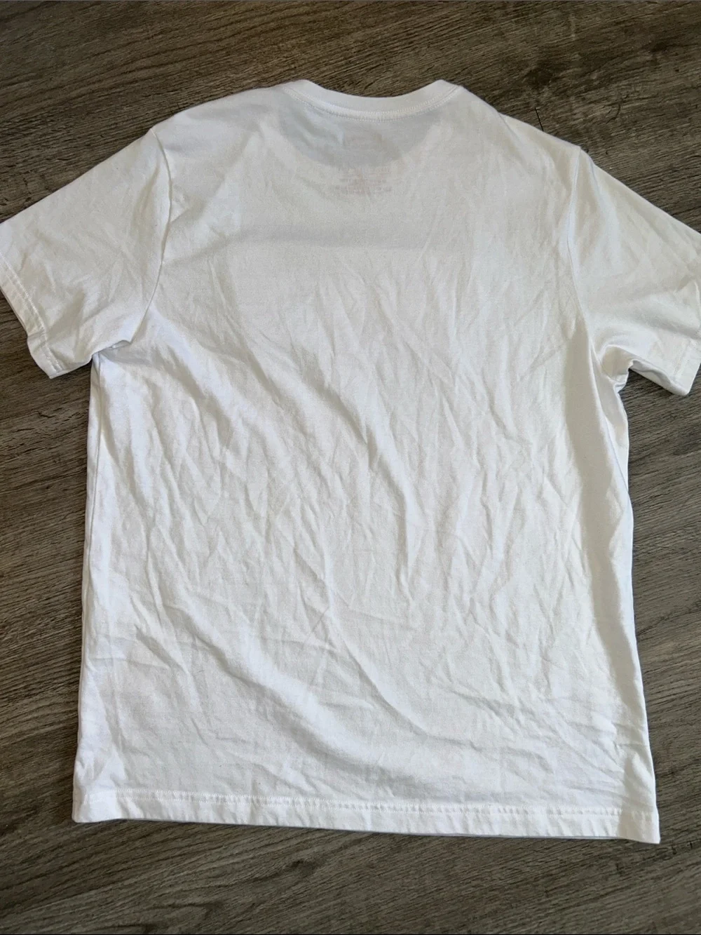 Levi’s White Fuzzy Batwing Logo Graphic Tee Shirt Size Large